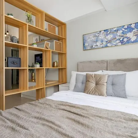 Furnished Studio In Avida Towers Riala, Cebu It Park With Pool View, Wifi, Netflix And More